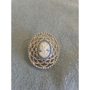 Vintage Sarah Coventry Blue Cameo Brooch Pendant Gold Tone Filigree Oval Pin